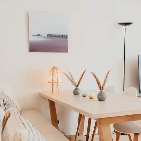 Lavish And Cosy 2-bedroom Haven *